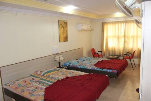 Hotel Madhuras Lodge, Chiplun 2